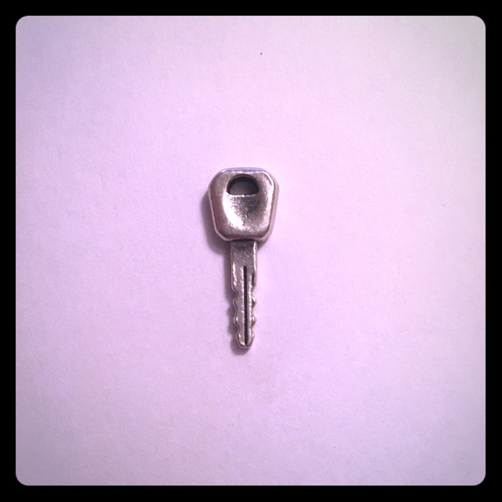 James avery RETIRED CAR KEY STERLING SILVER 925.